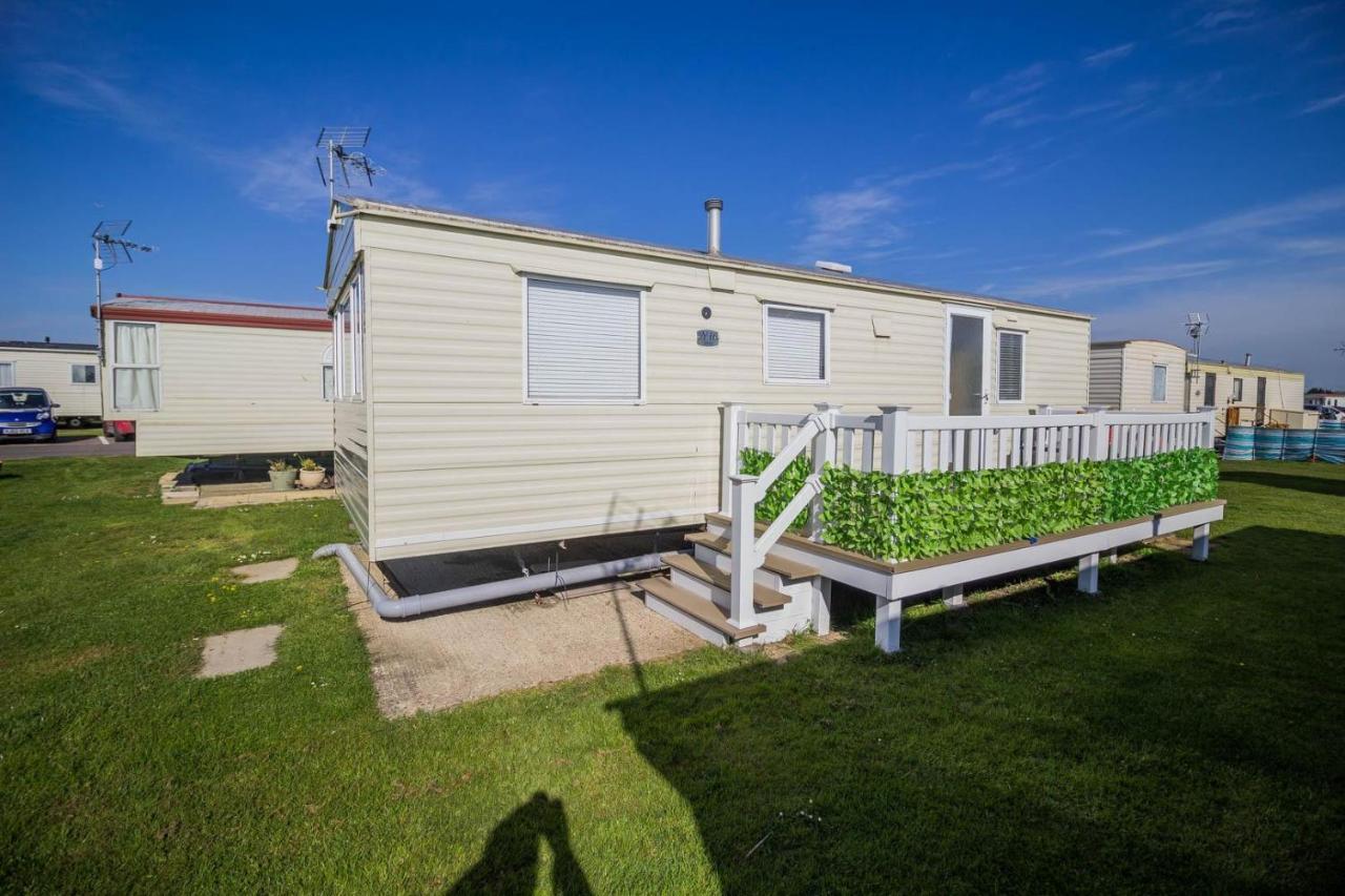 滨海克拉克顿 6 Berth Caravan With Decking At Martello Beach Holiday Park In Essex Ref 29016Y酒店 外观 照片