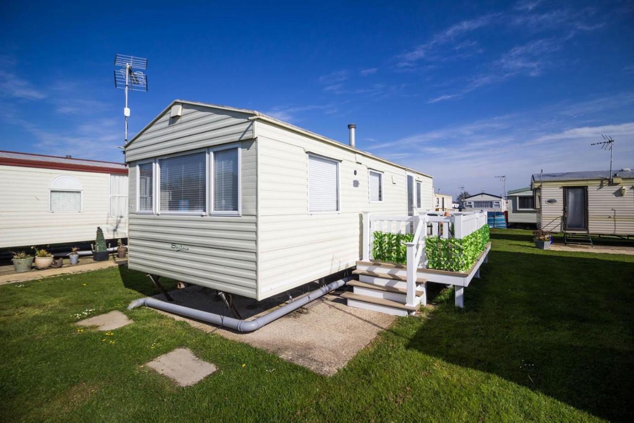 滨海克拉克顿 6 Berth Caravan With Decking At Martello Beach Holiday Park In Essex Ref 29016Y酒店 外观 照片