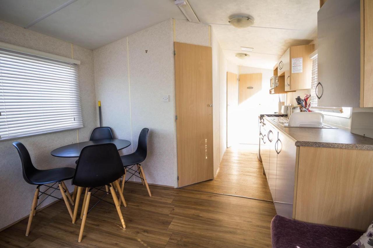 滨海克拉克顿 6 Berth Caravan With Decking At Martello Beach Holiday Park In Essex Ref 29016Y酒店 外观 照片