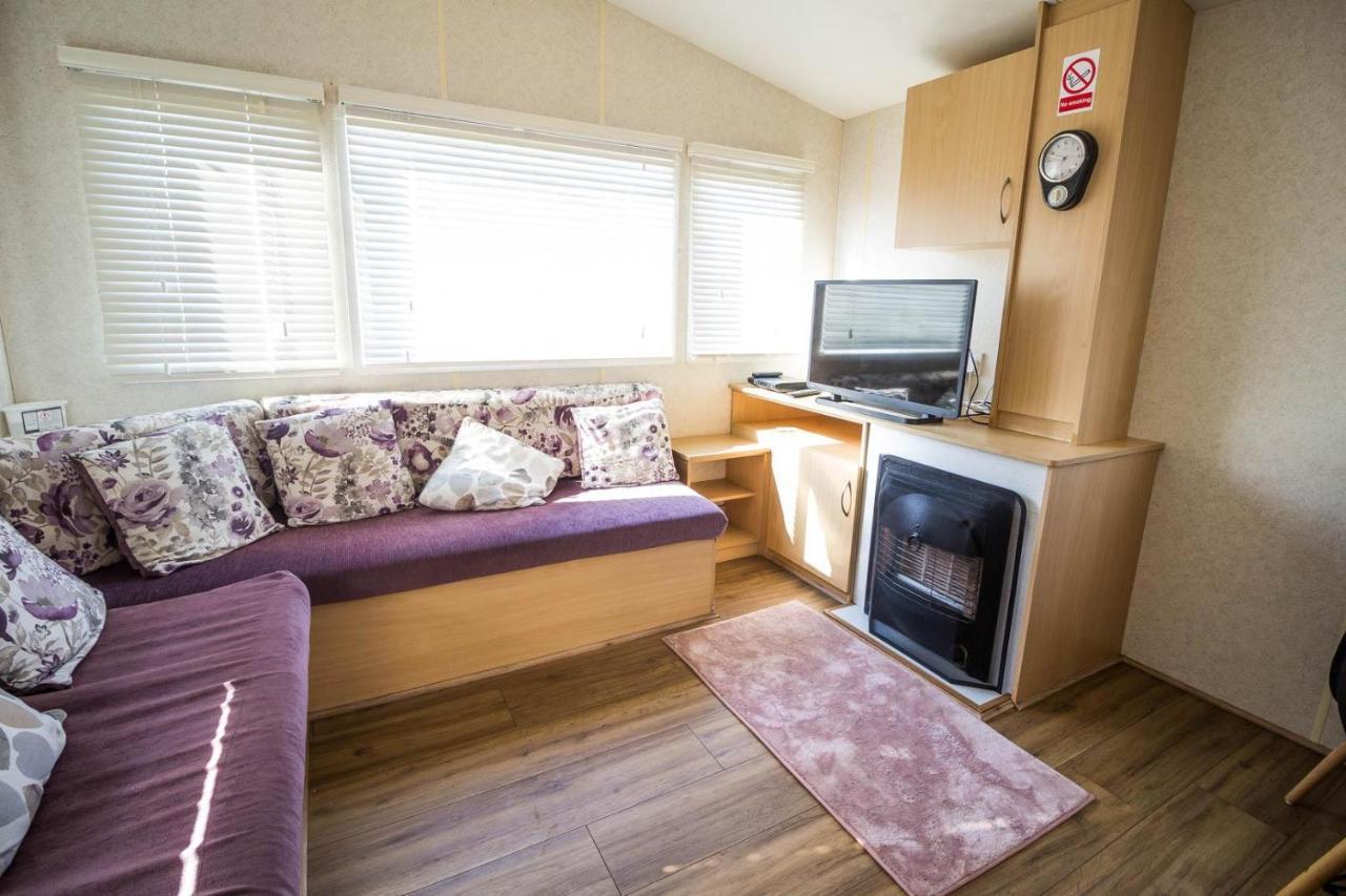 滨海克拉克顿 6 Berth Caravan With Decking At Martello Beach Holiday Park In Essex Ref 29016Y酒店 外观 照片
